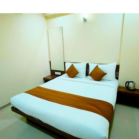 Hotel Sai Srushti By Neem Square Shirdi Zewnętrze zdjęcie