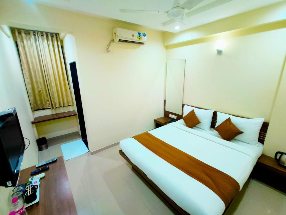 Hotel Sai Srushti By Neem Square Shirdi Zewnętrze zdjęcie