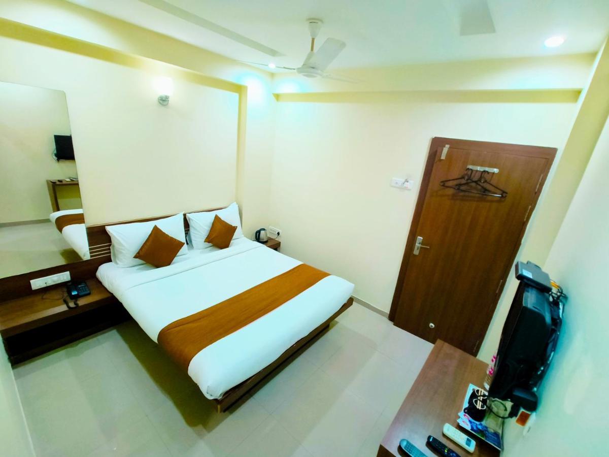 Hotel Sai Srushti By Neem Square Shirdi Zewnętrze zdjęcie