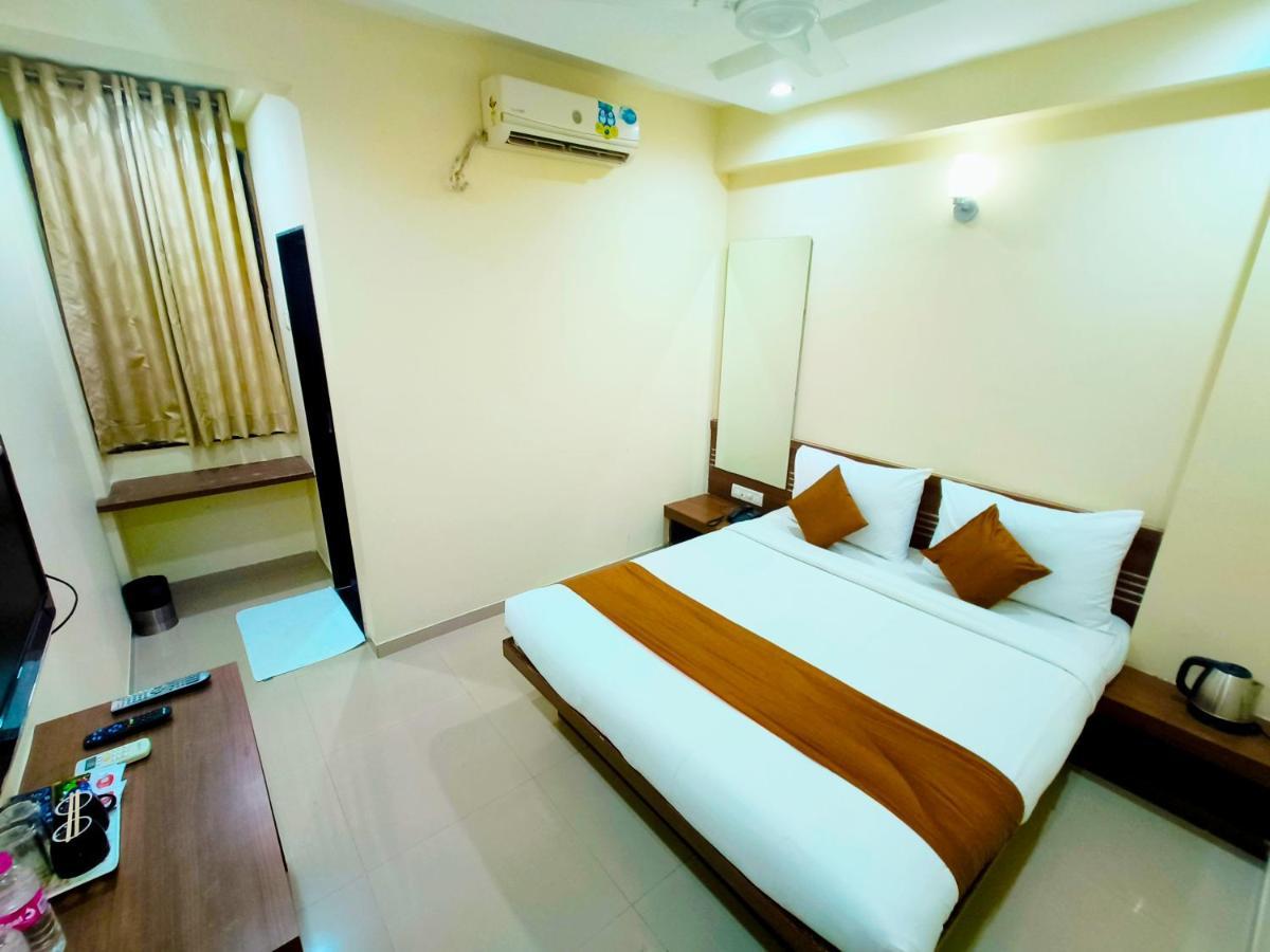 Hotel Sai Srushti By Neem Square Shirdi Zewnętrze zdjęcie