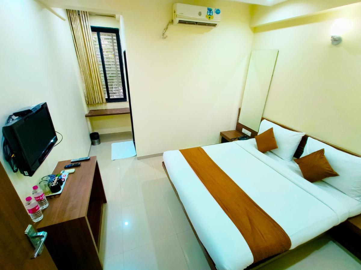 Hotel Sai Srushti By Neem Square Shirdi Zewnętrze zdjęcie