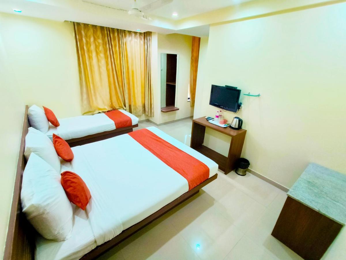 Hotel Sai Srushti By Neem Square Shirdi Zewnętrze zdjęcie