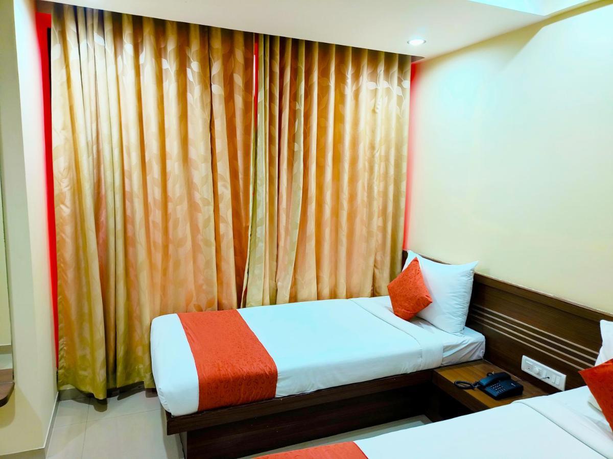 Hotel Sai Srushti By Neem Square Shirdi Zewnętrze zdjęcie