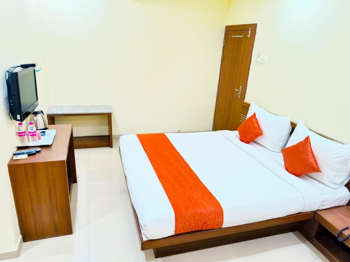 Hotel Sai Srushti By Neem Square Shirdi Zewnętrze zdjęcie