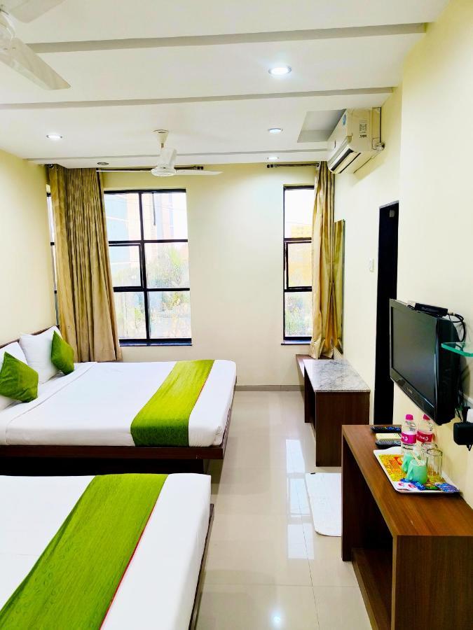 Hotel Sai Srushti By Neem Square Shirdi Zewnętrze zdjęcie
